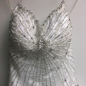 stunning wedding gown. never worn. wedding called off. tags attached!!!
